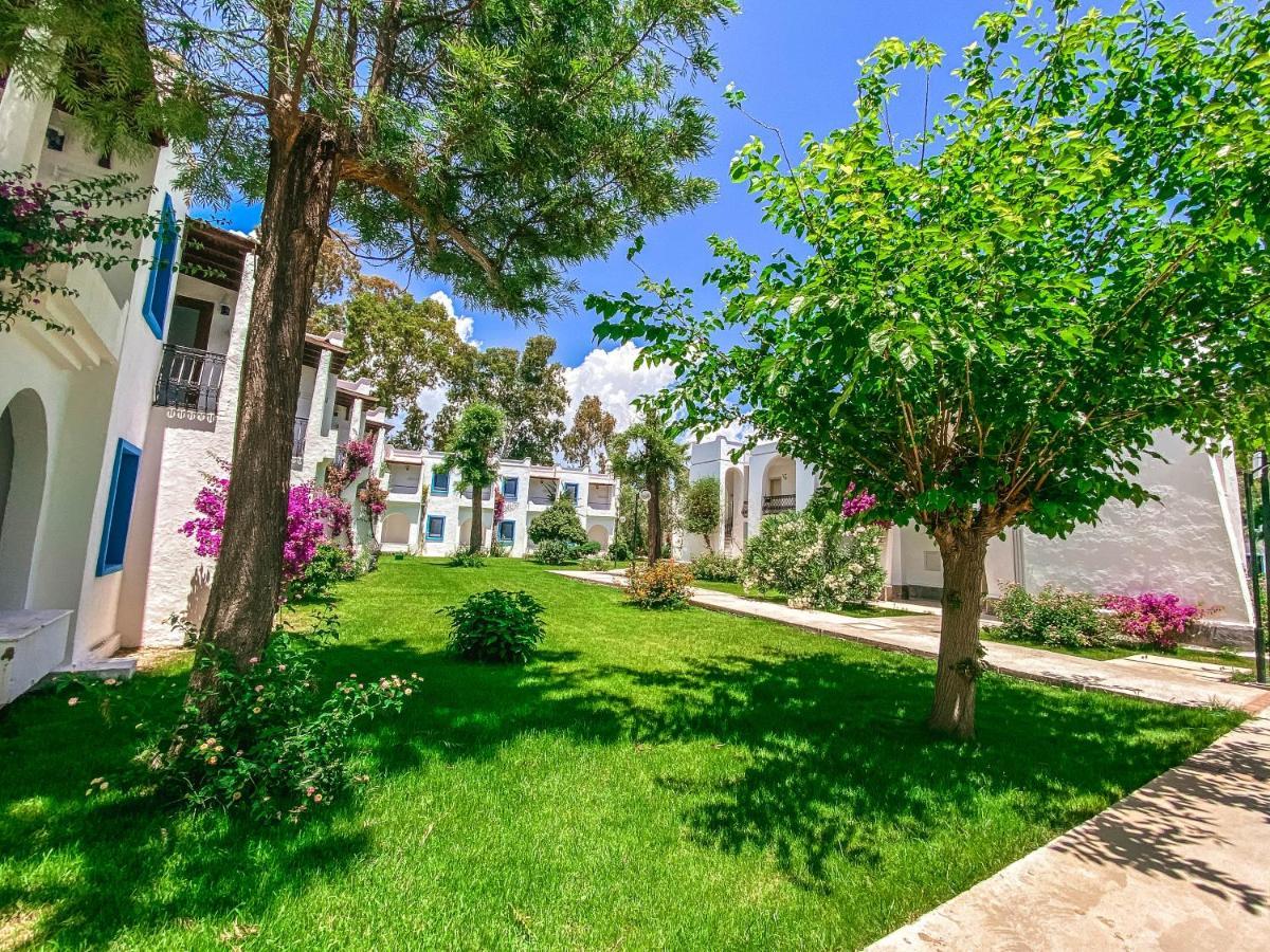 Club Muskebi Hotel Bodrum Bagian luar foto