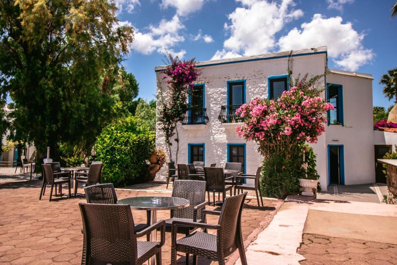 Club Muskebi Hotel Bodrum Bagian luar foto