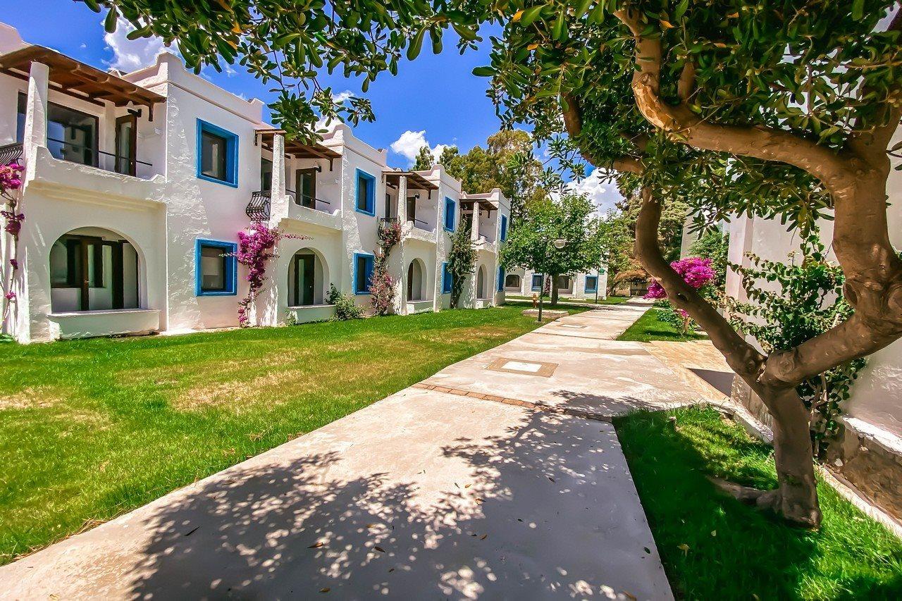 Club Muskebi Hotel Bodrum Bagian luar foto