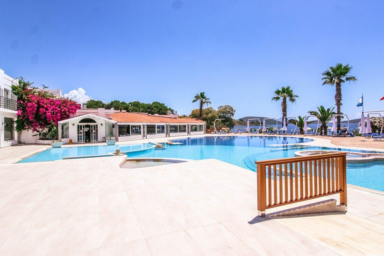 Club Muskebi Hotel Bodrum Bagian luar foto