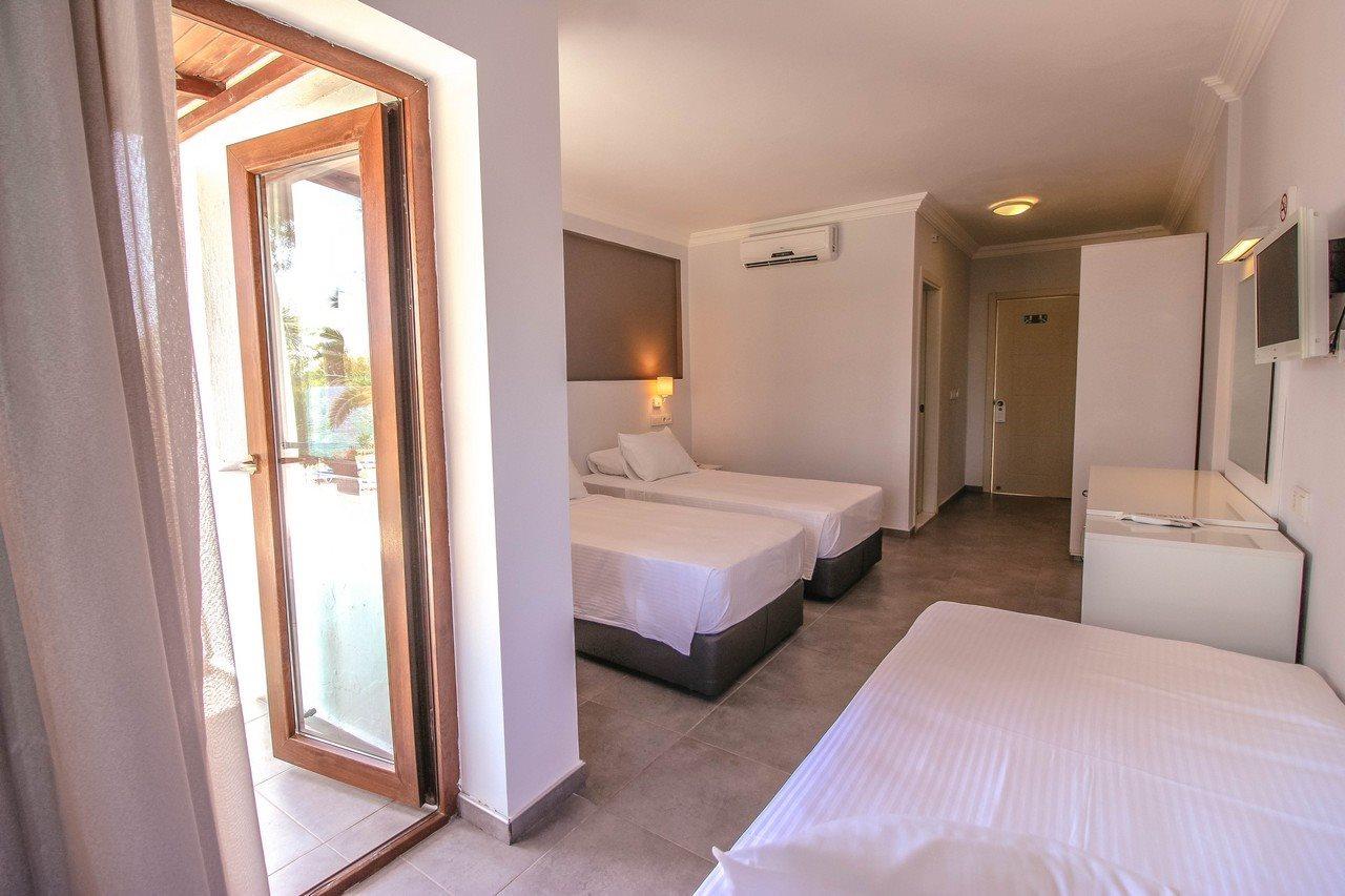 Club Muskebi Hotel Bodrum Bagian luar foto