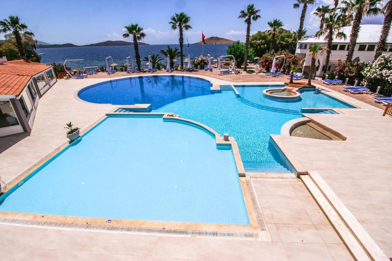Club Muskebi Hotel Bodrum Bagian luar foto