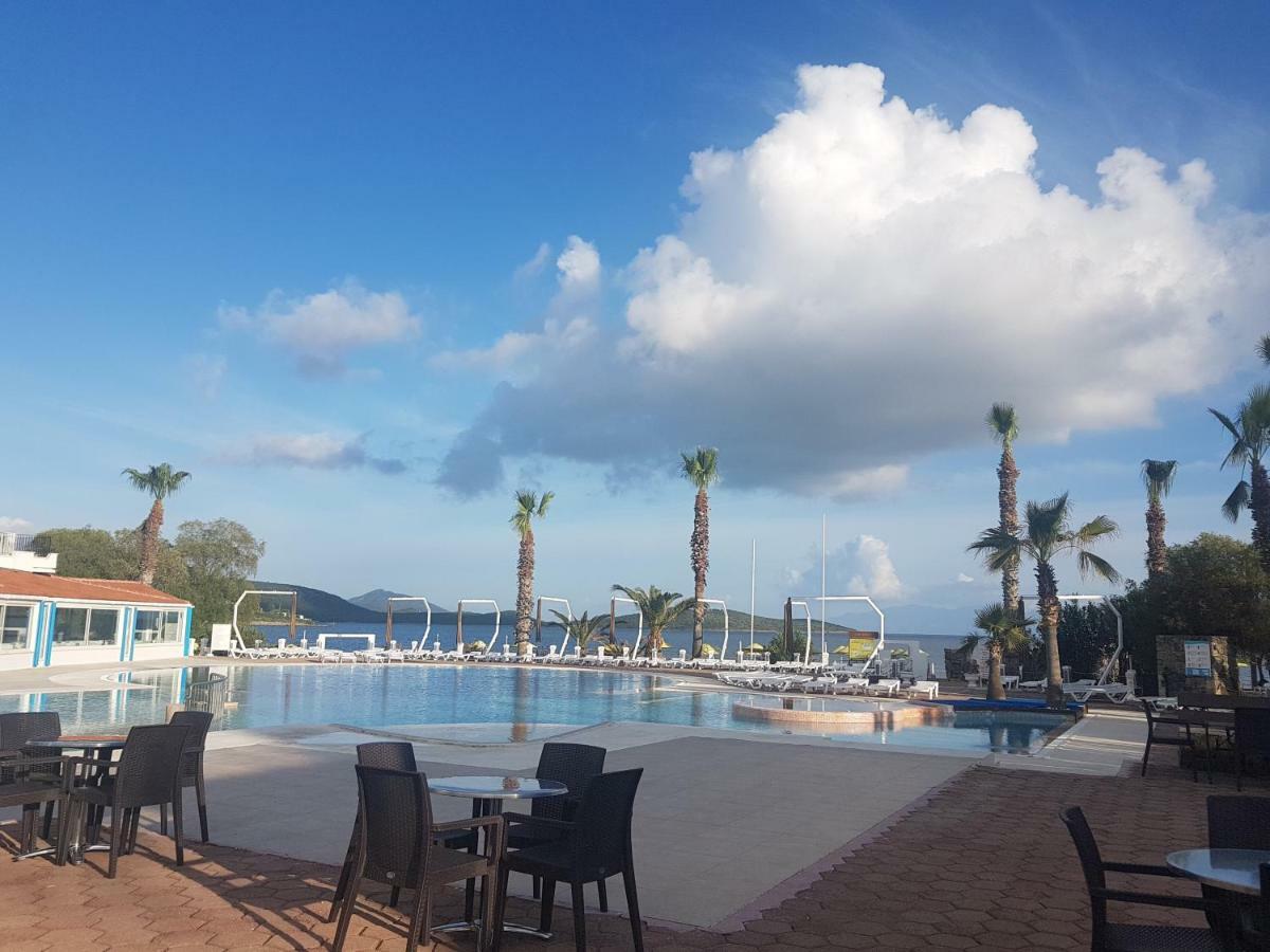 Club Muskebi Hotel Bodrum Bagian luar foto