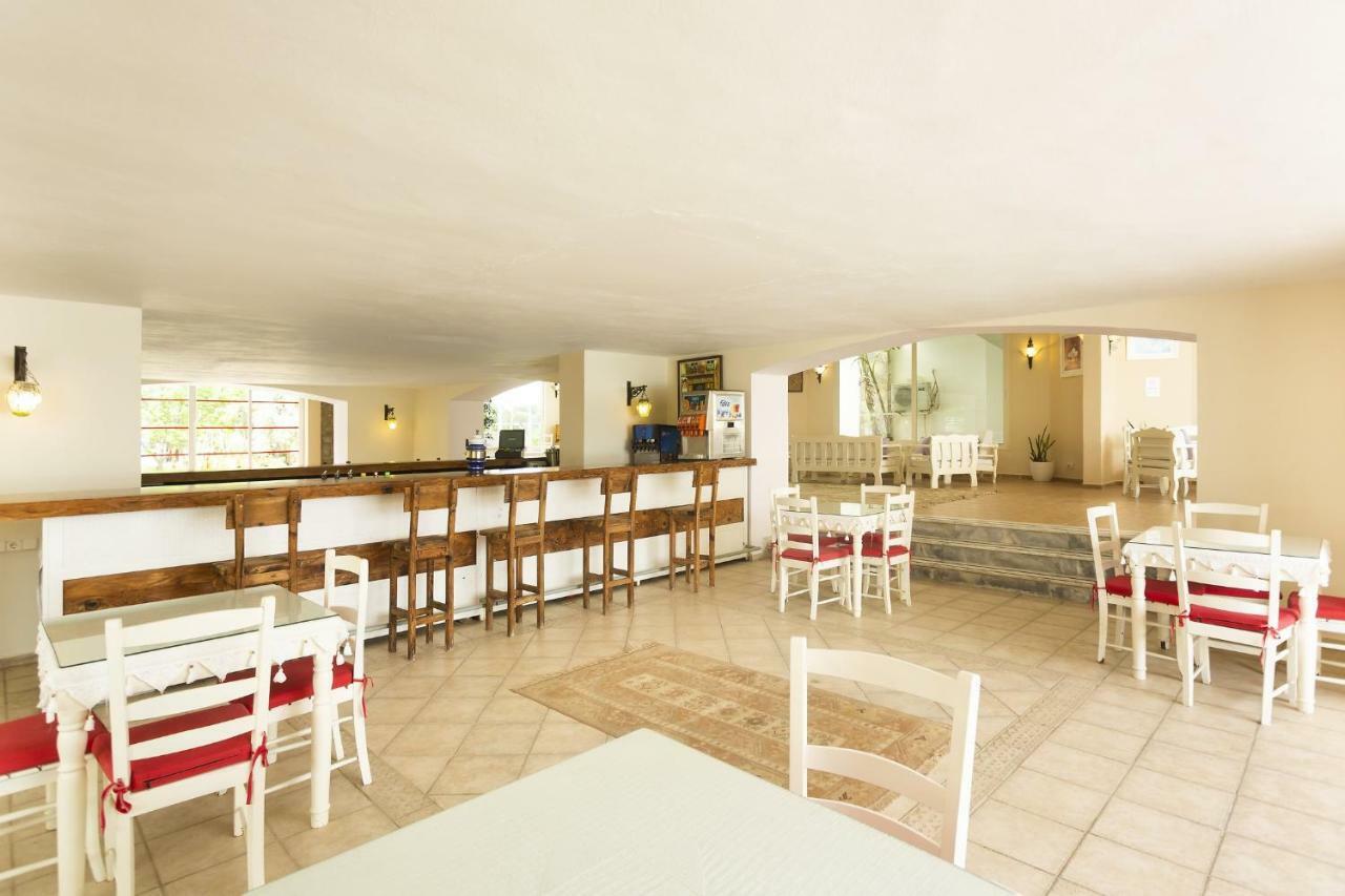 Club Muskebi Hotel Bodrum Bagian luar foto