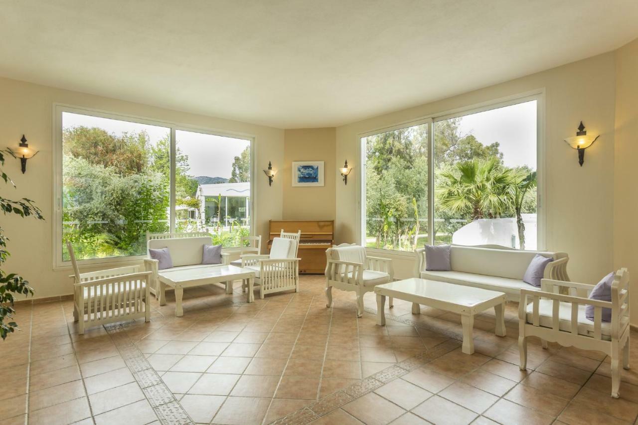 Club Muskebi Hotel Bodrum Bagian luar foto